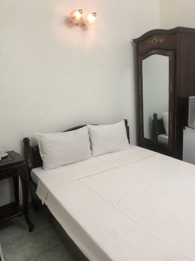 undefined Cheering House 3