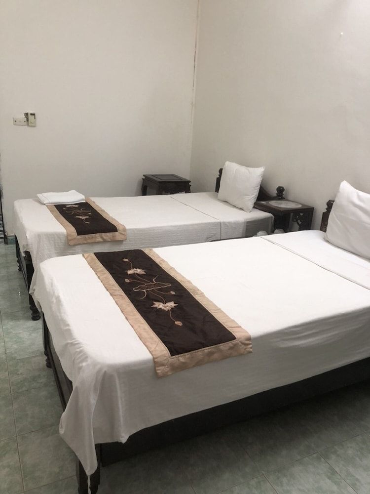 undefined Cheering House 4