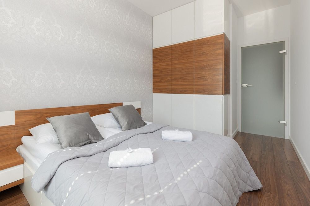 undefined Glamorous Apartment Wilanow by Renters 8