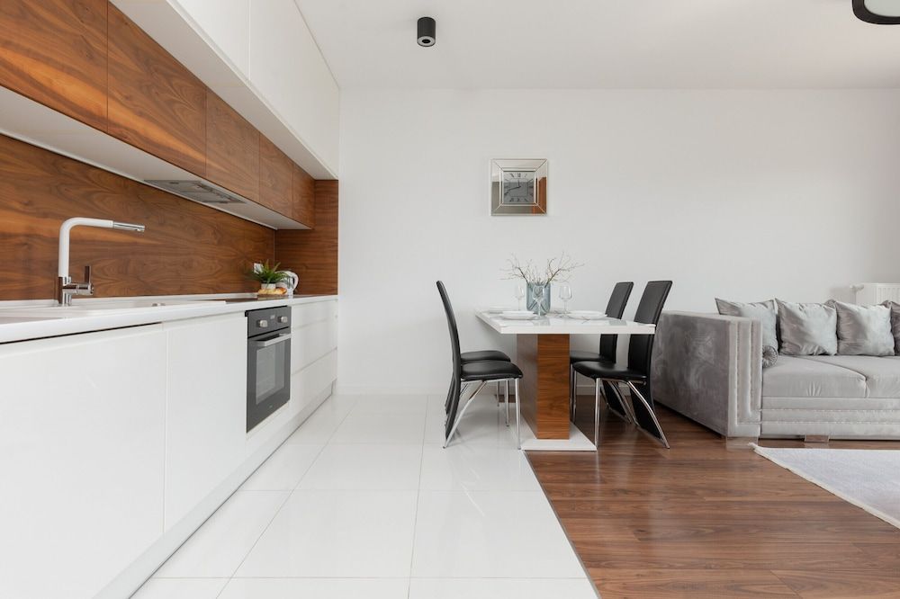 Glamorous Apartment Wilanow by Renters Apartment, 2 Bedrooms, Balcony 8