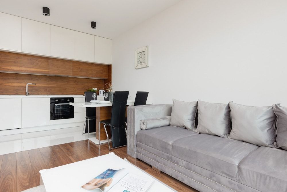 Glamorous Apartment Wilanow by Renters Apartment, 2 Bedrooms, Balcony 12