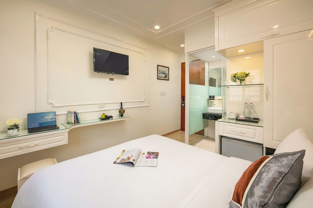 Tunger Grand Hotel Superior Double Room, 1 Queen Bed, Non Smoking, City View 4