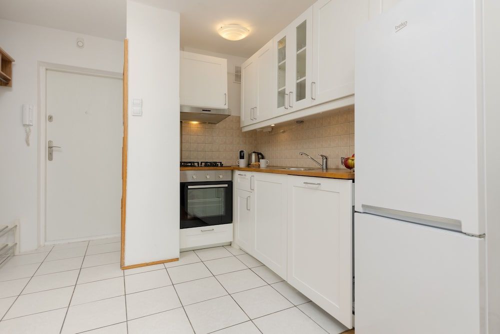 undefined Sunny Studio Warsaw by Renters 5