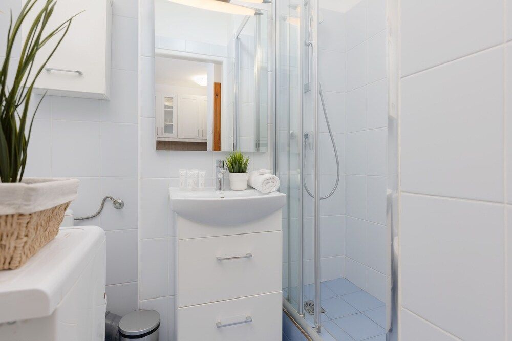 undefined Sunny Studio Warsaw by Renters 9