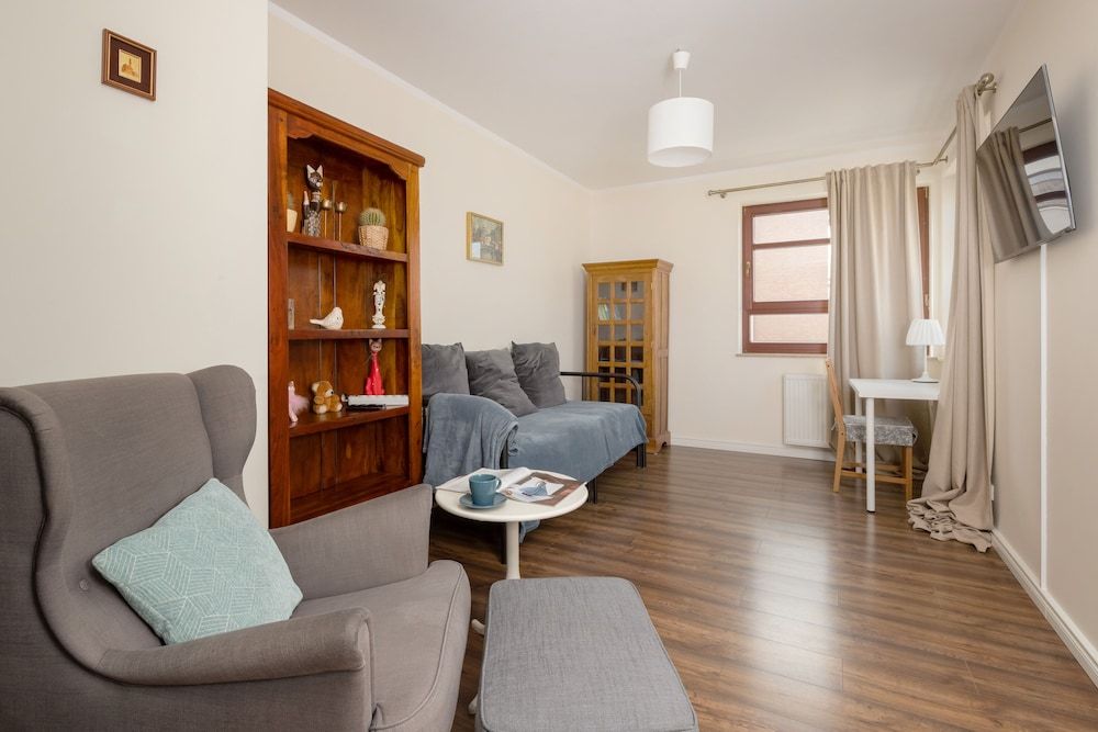 undefined City Center Apartment by Renters 3