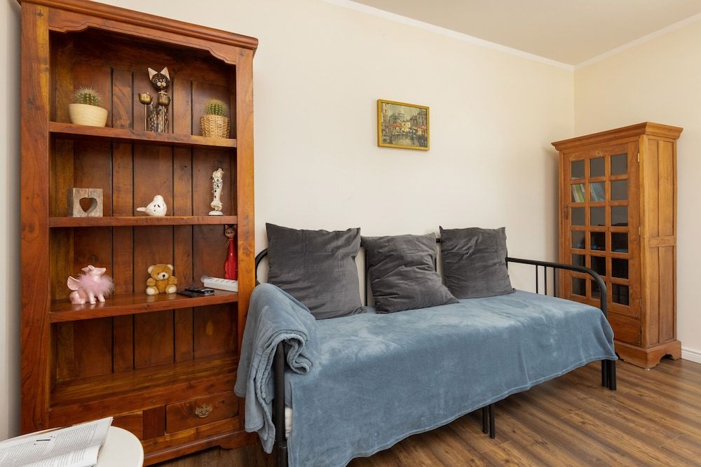 undefined City Center Apartment by Renters 4