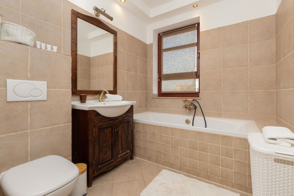 undefined City Center Apartment by Renters 10