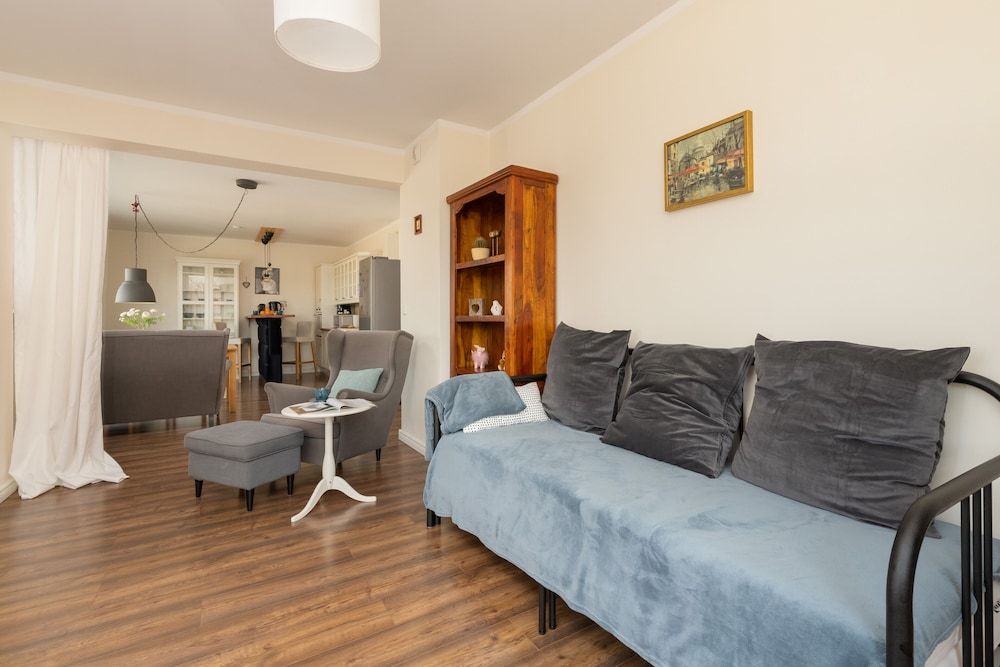 undefined City Center Apartment by Renters 8