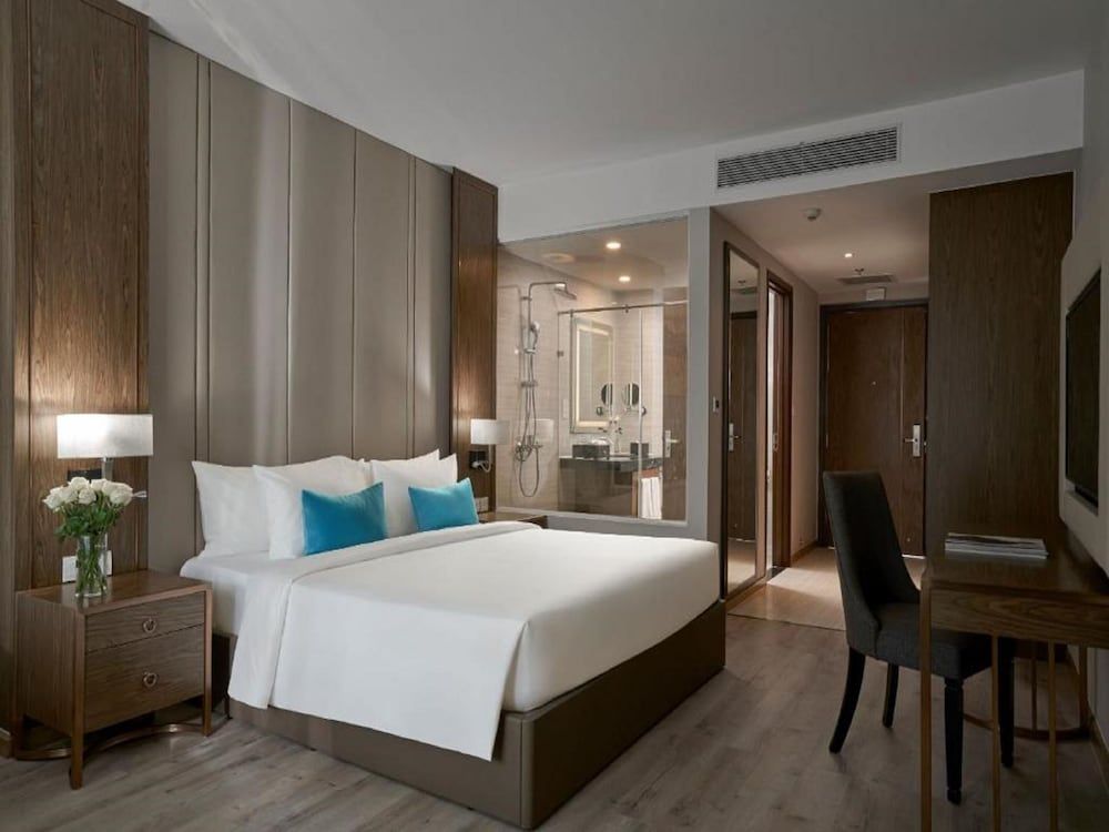 Deluxe Room, 1 Queen Bed, City View