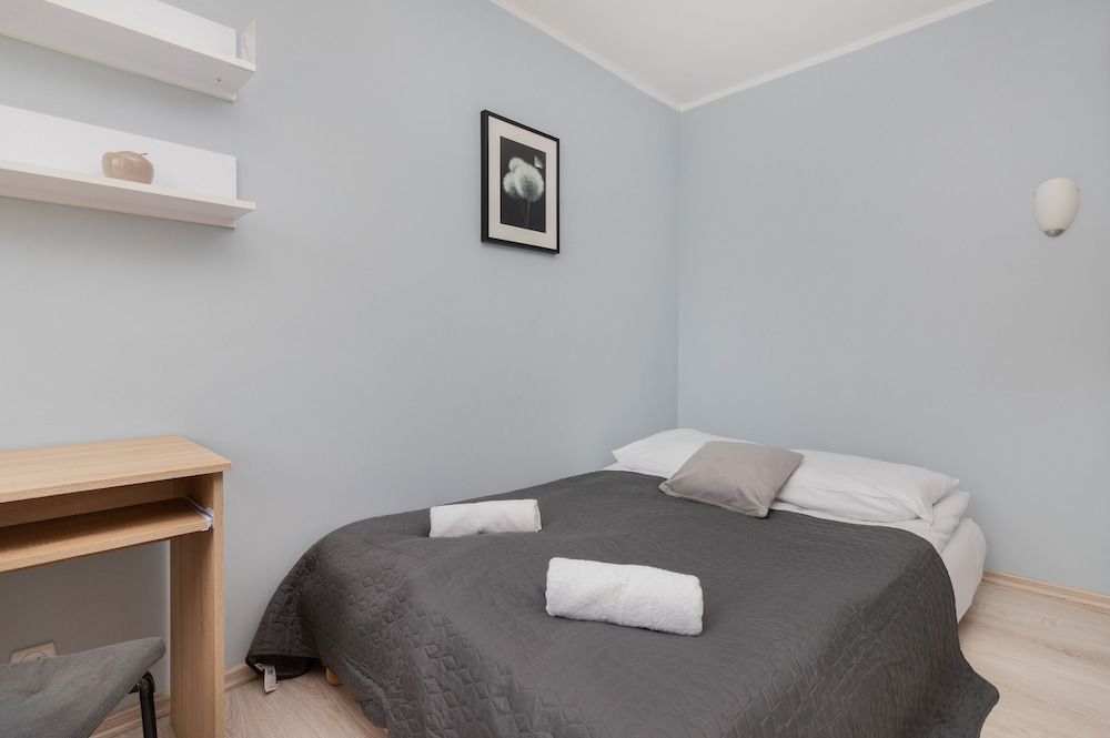 undefined Dworska Apartment by Renters 7