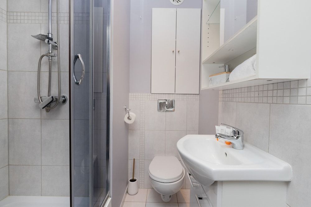 undefined Dworska Apartment by Renters 9