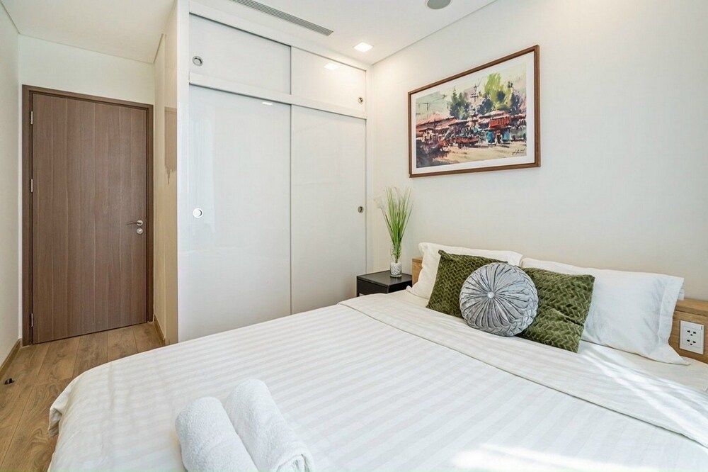 DongDong Skyview APT in Landmark81 Tower Apartment, 2 Bedrooms, Balcony, City View 4