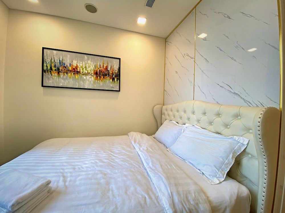 undefined DongDong Skyview APT in Landmark81 Tower 9