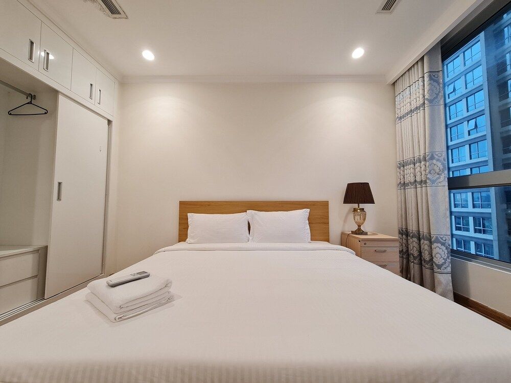 undefined DongDong LUX APT - Vinhomes Central Park 7