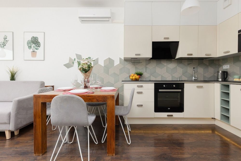 undefined Bright Warsaw Apartment by Renters 4