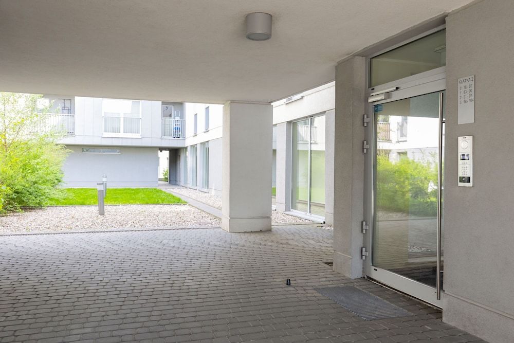 undefined Bright Warsaw Apartment by Renters 8