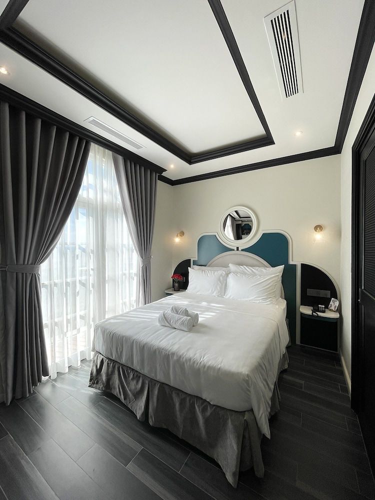 undefined Le Bonheur Hotel 2