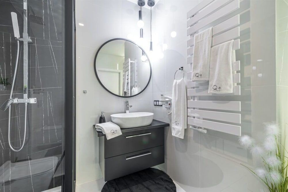Q18 ApartHotel Gallery Apartment, City View 7