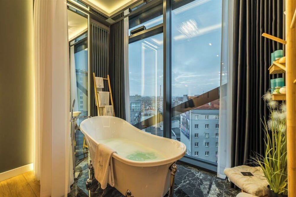 Q18 ApartHotel Gallery Apartment, City View 10