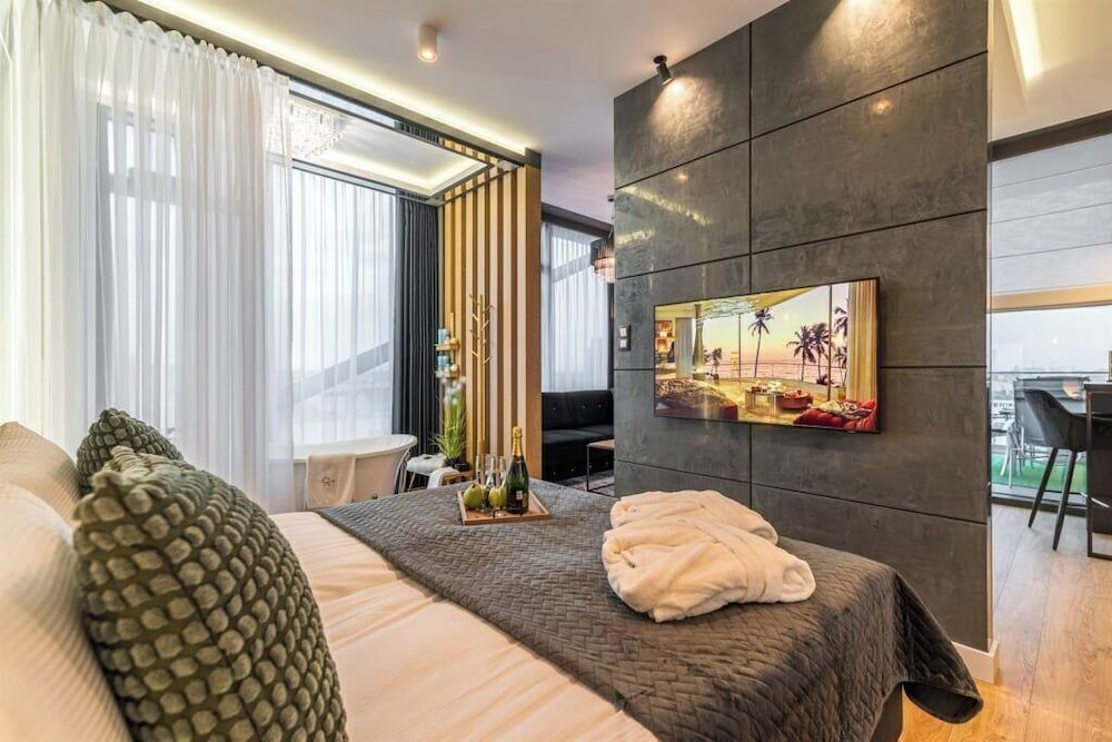 Q18 ApartHotel Gallery Apartment, City View