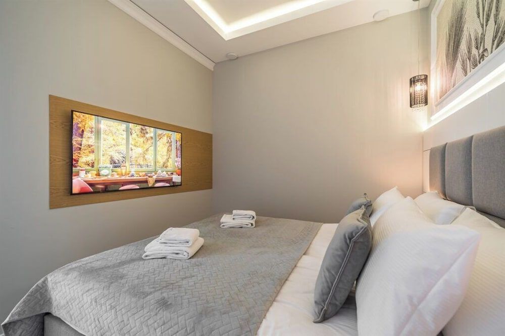 Q18 ApartHotel Classic Apartment, 1 Queen Bed with Sofa bed 2