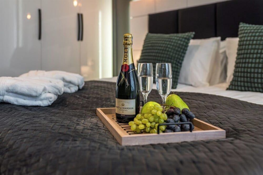 Q18 ApartHotel Gallery Apartment, City View 3