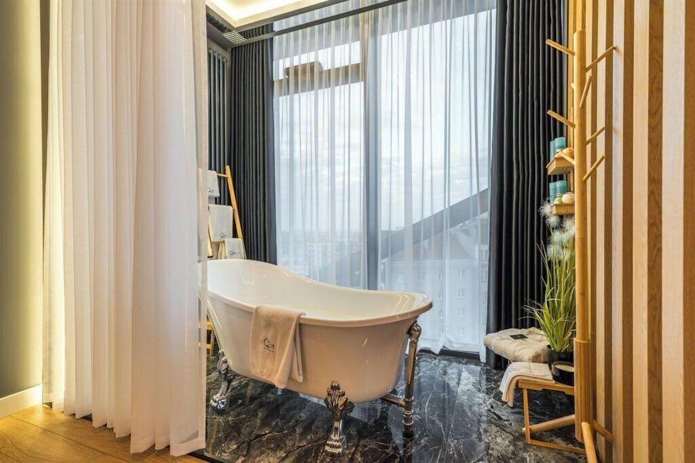 Q18 ApartHotel Gallery Apartment, City View 9
