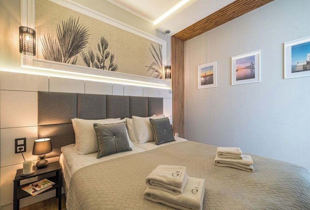 Q18 ApartHotel Classic Apartment, 1 Queen Bed with Sofa bed 3