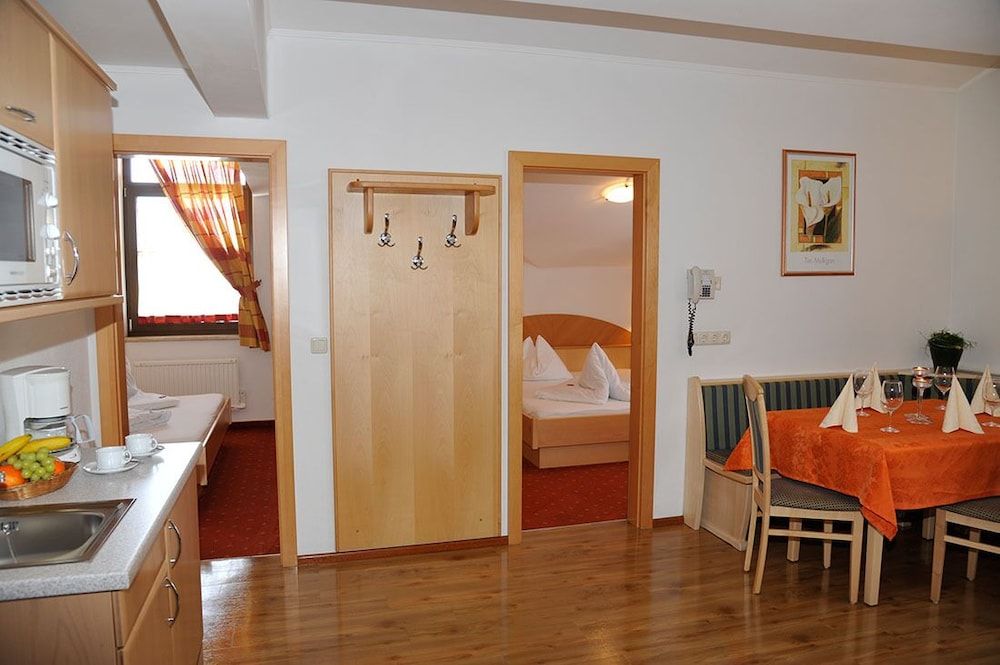 Suite (D)