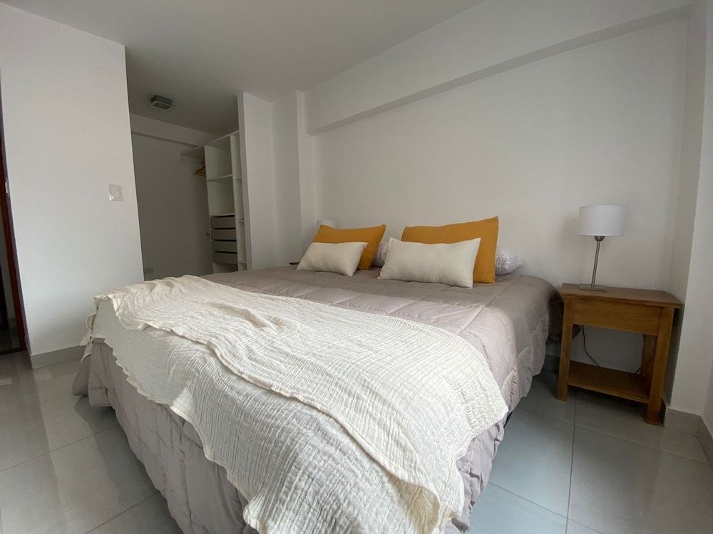 HOMEFULL  APARTAMENTOS Three Bedroom Apartment