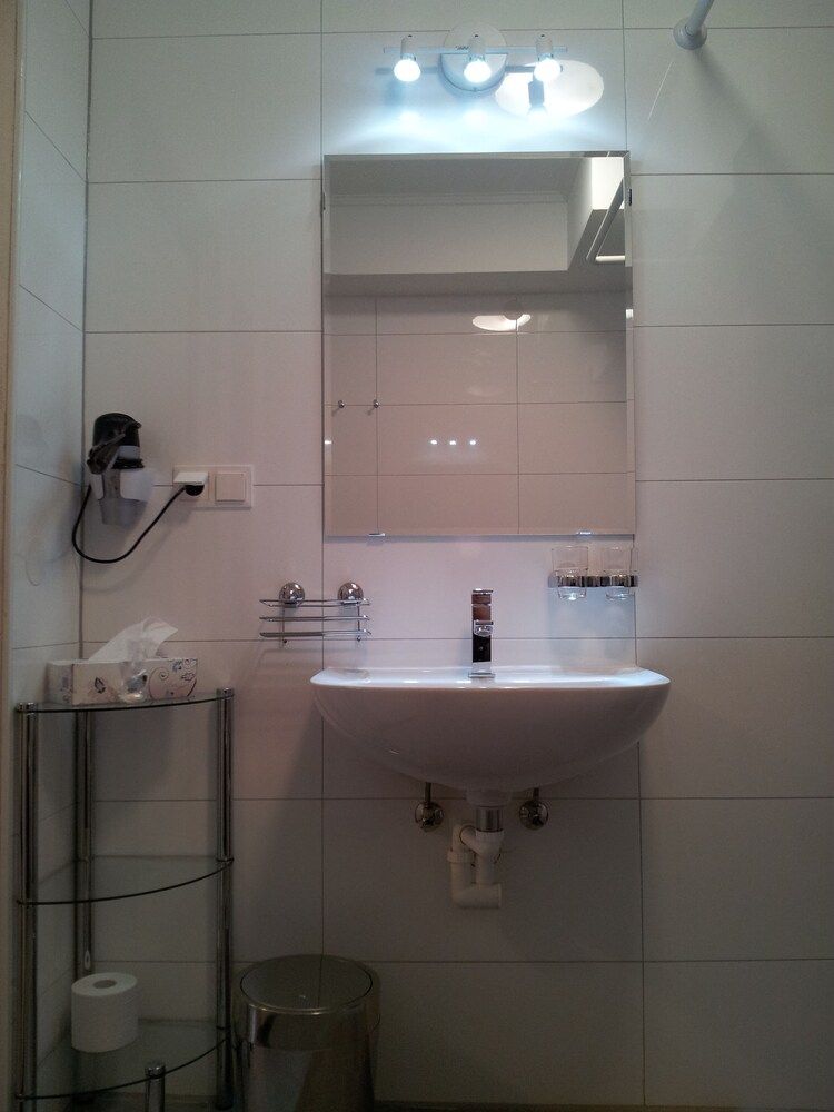 Appartment Graz Zentrum Basic Apartment, 1 Bedroom, Non Smoking, Courtyard View 6