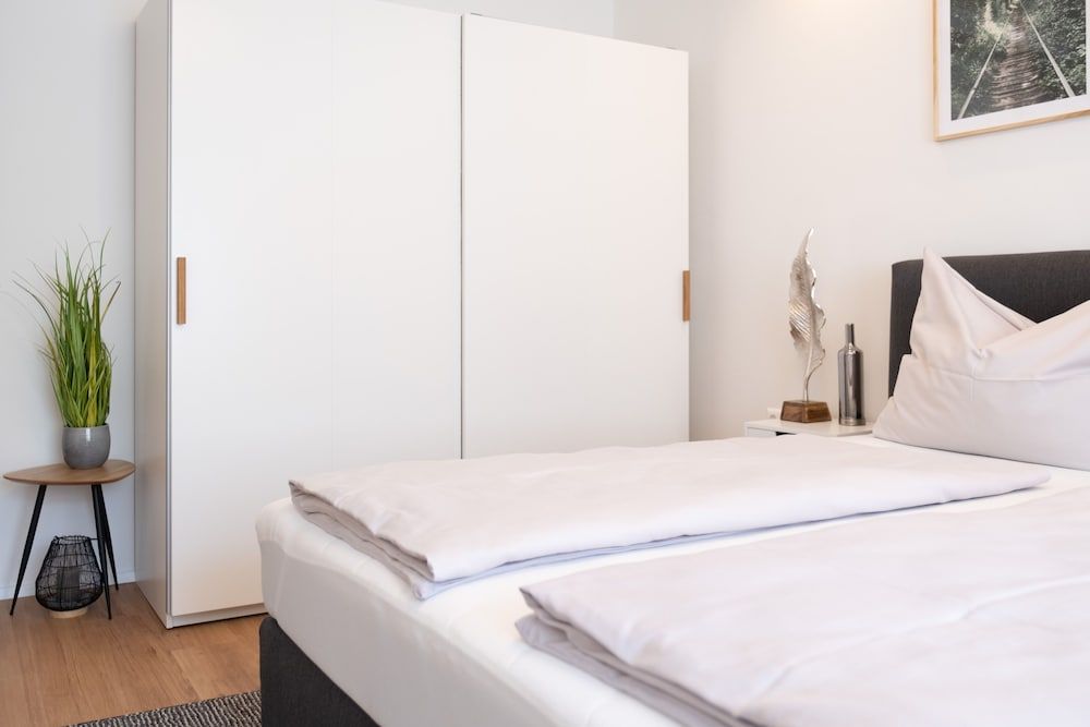 MH Living - Modern Living Dream in Center Superior Apartment, 2 Bedrooms, Non Smoking 3