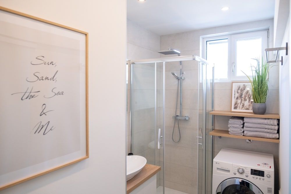 MH Living - Modern Living Dream in Center Superior Apartment, 2 Bedrooms, Non Smoking 33