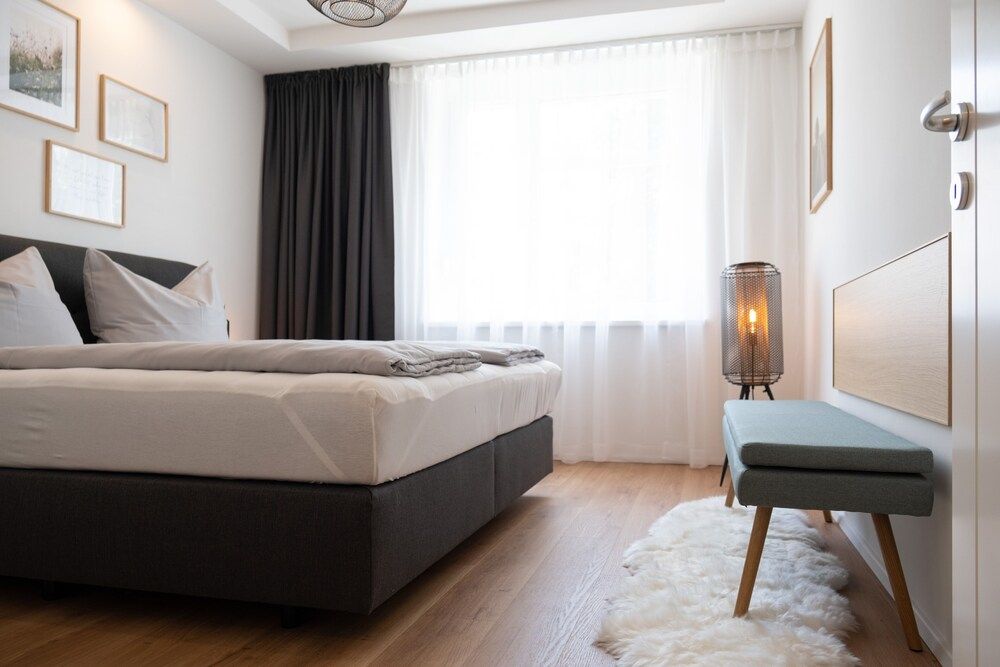 MH Living - Modern Living Dream in Center Superior Apartment, 2 Bedrooms, Non Smoking 16