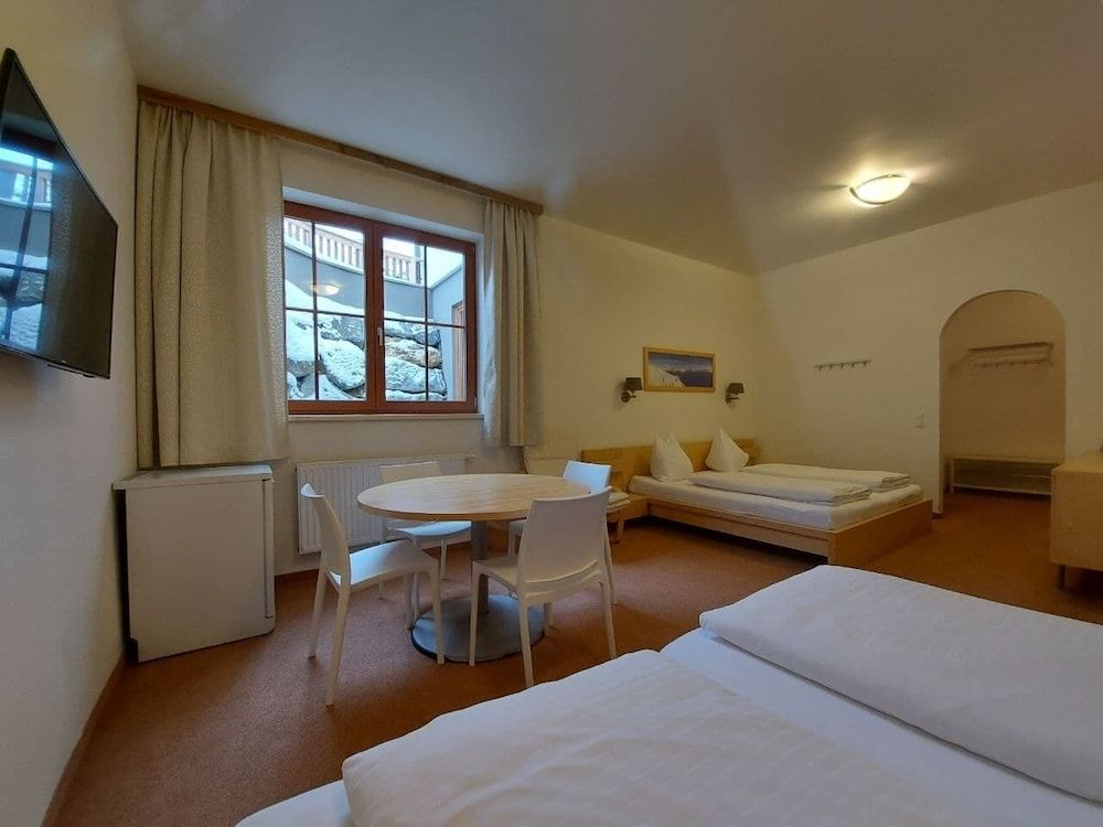Standard Triple Room, Ensuite (Untergeschoss)