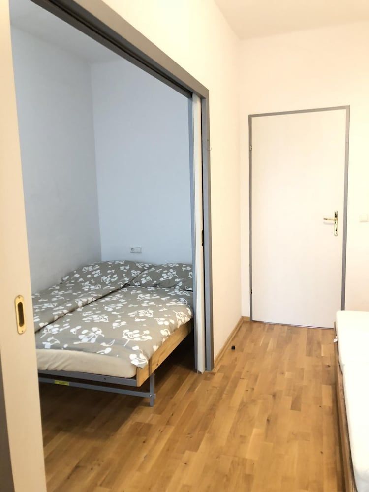 undefined Apartsee 10