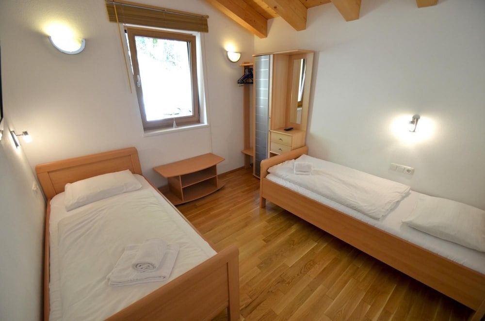 Ski Chalet Jim 300 m From ski Lift Apartment 20