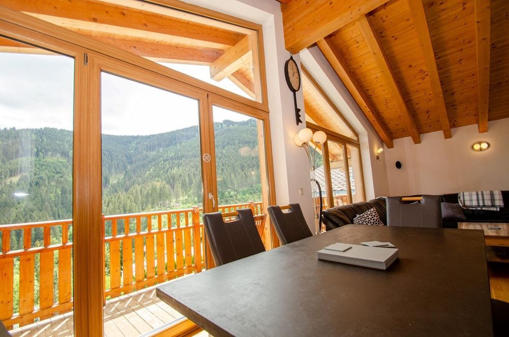 Ski Chalet Jim 300 m From ski Lift Apartment 30