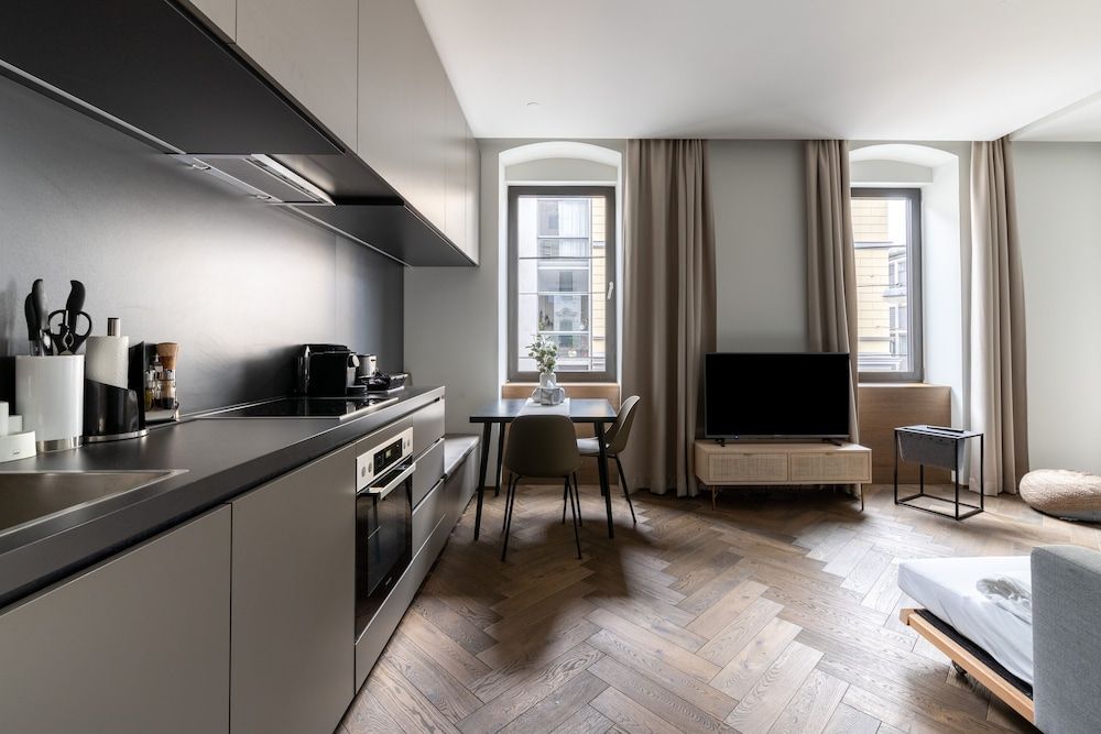 Limehome Linz Schillerstrasse Suite M with sofa bed 5