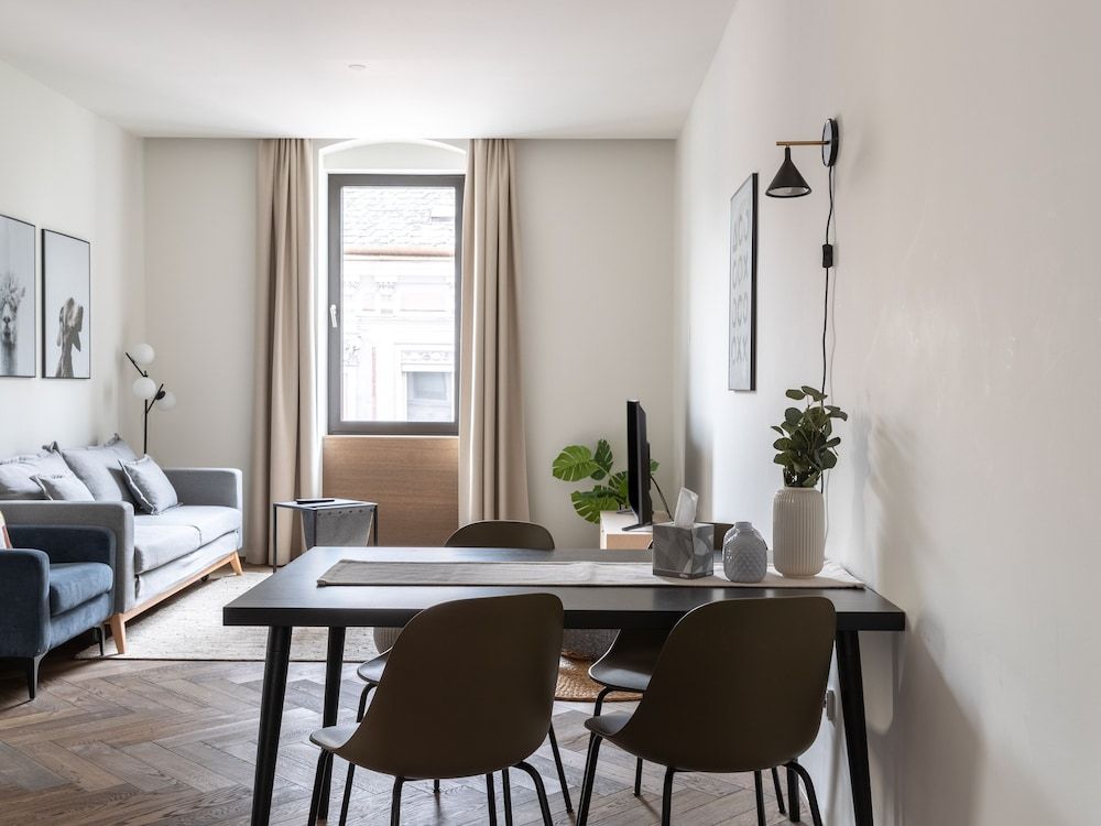 Limehome Linz Schillerstrasse One-Bedroom Suite XL with balcony 10