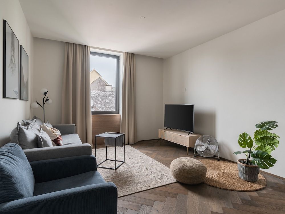 Limehome Linz Schillerstrasse One-Bedroom Suite XL with balcony 8