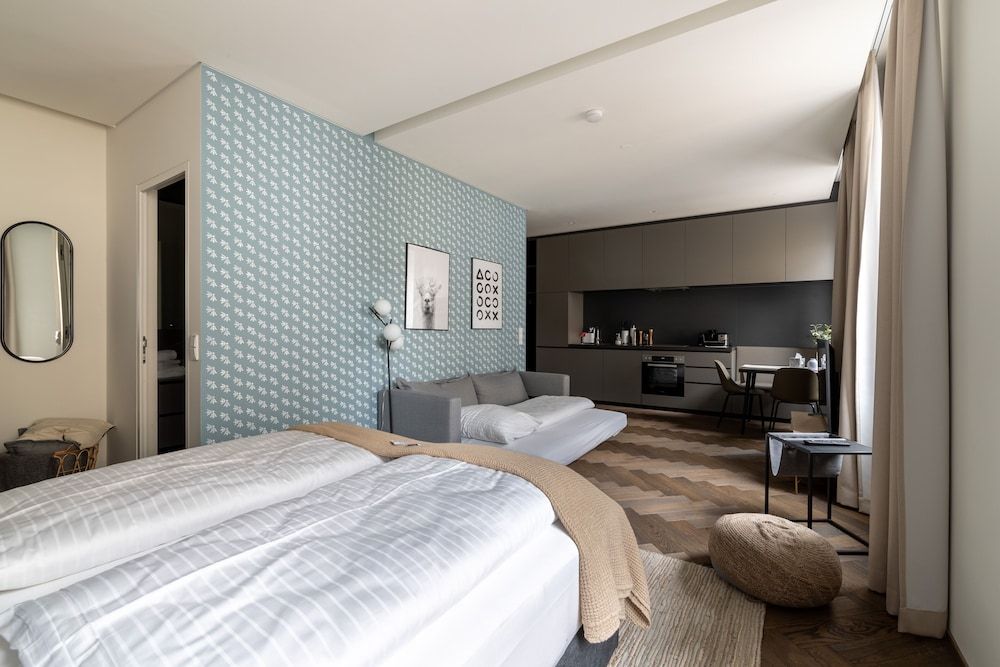Limehome Linz Schillerstrasse Suite M with sofa bed 7