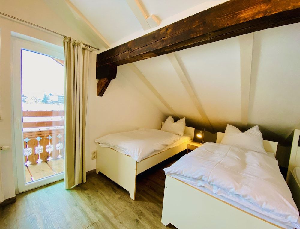 Classic Apartment, 2 Bedrooms, Mountain View