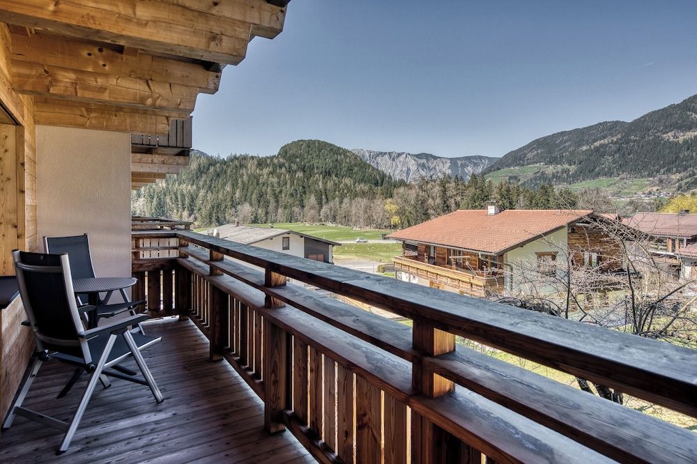 Hotel Habicher Hof Deluxe Double Room with Balcony 4