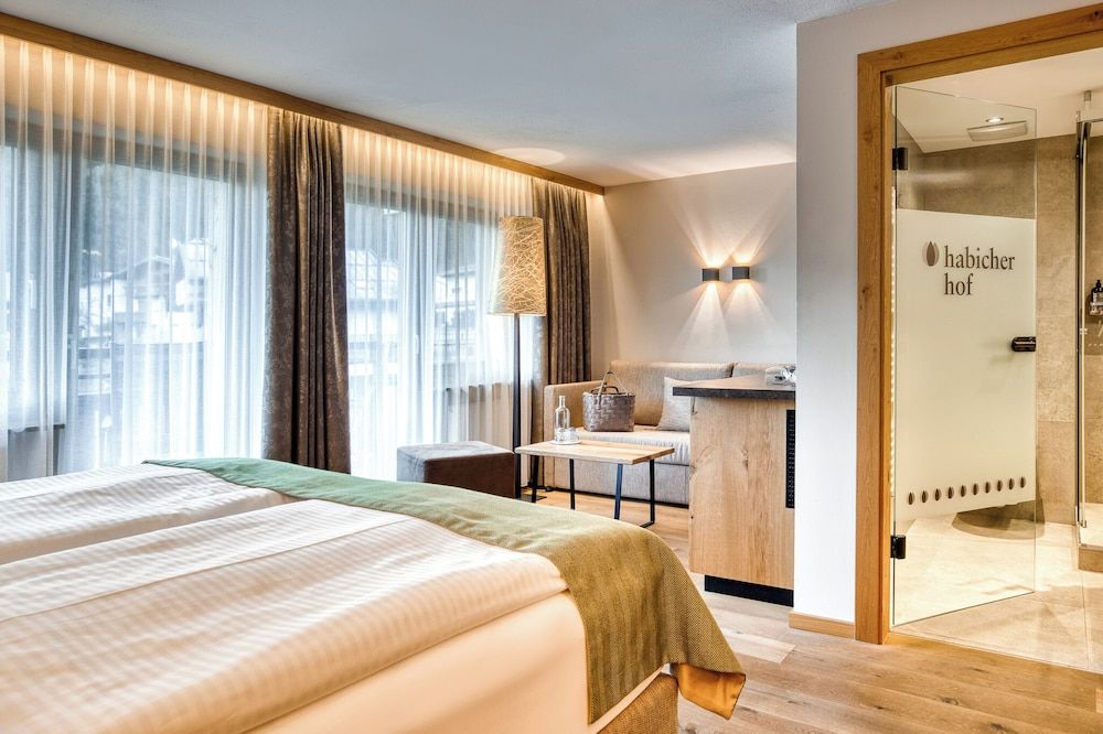 Hotel Habicher Hof Deluxe Double Room with Balcony 3