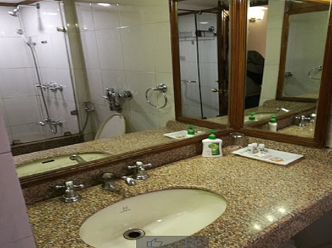 Hotel Baljees Regency Premium Room(Non View) 5