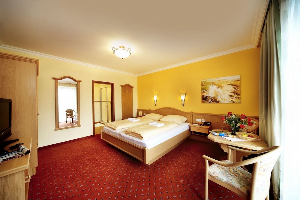 Deluxe Single Room, 1 Queen Bed, Balcony