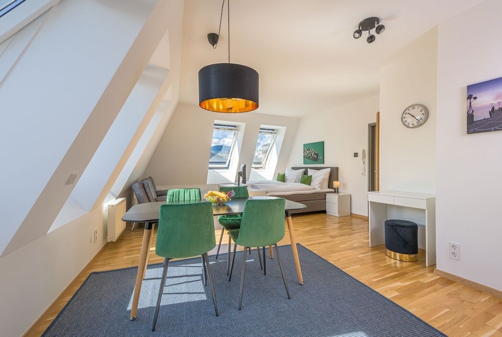 Deluxe Apartment