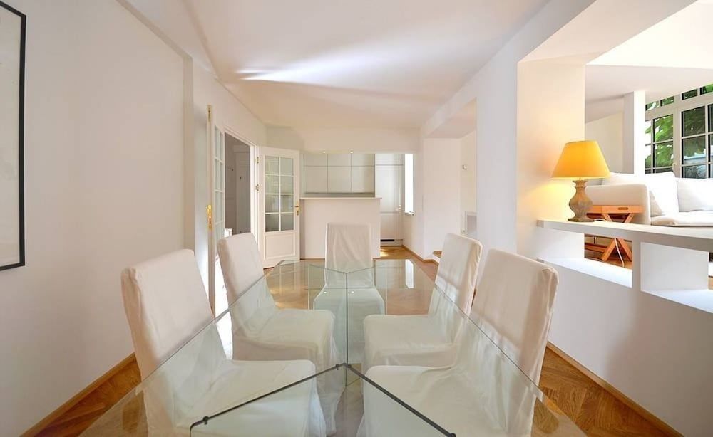 Vienna Residence High-class Luxury Apartment for up to 6 Happy Guests Apartment (3 Bedrooms) 14