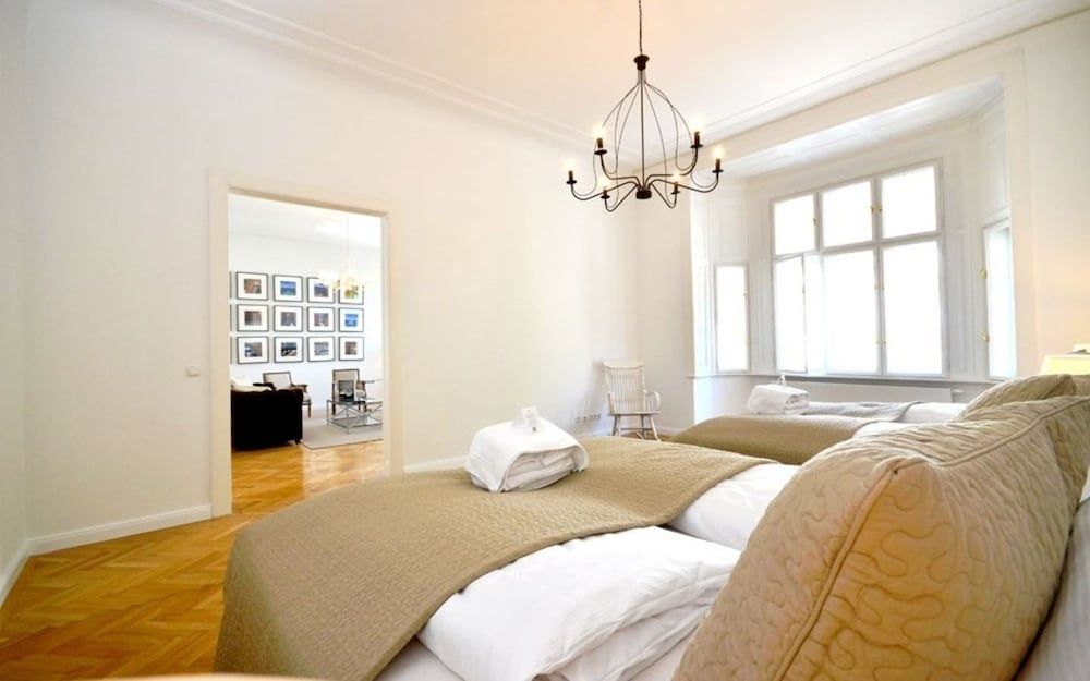 undefined Vienna Residence Colossal Apartment With Balcony and Space for 8 Guests 7